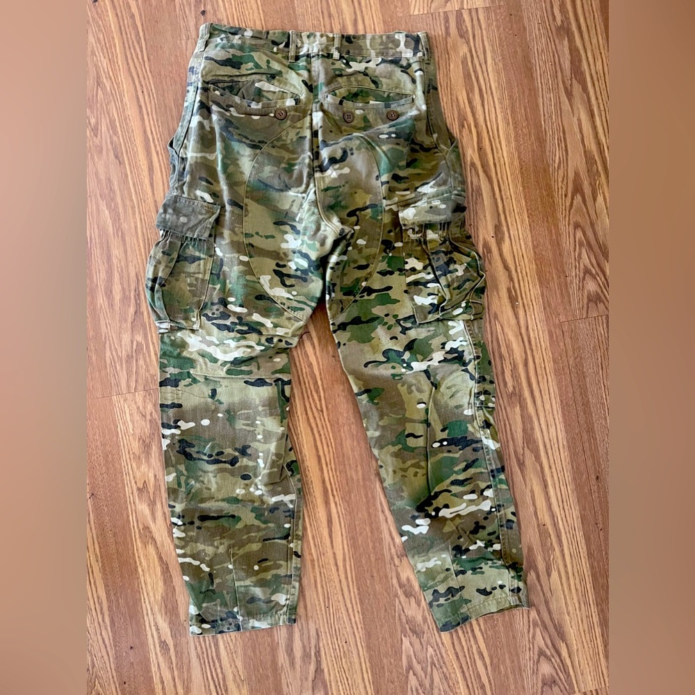 Military pants brand ROARINGWILD size M like new, tapered bottom